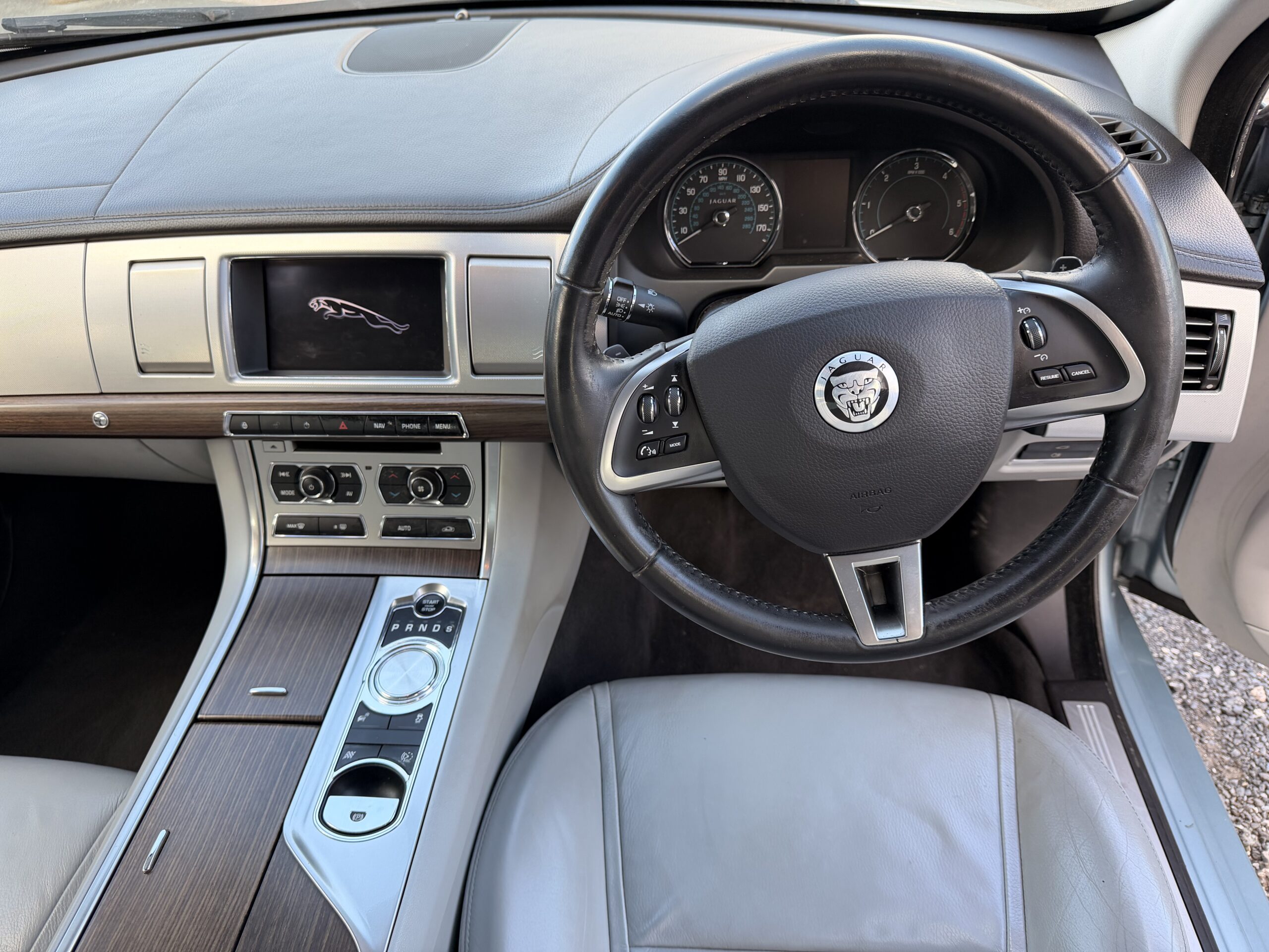 
								JAGUAR XF 3.0d V6 Luxury 4dr Auto full									