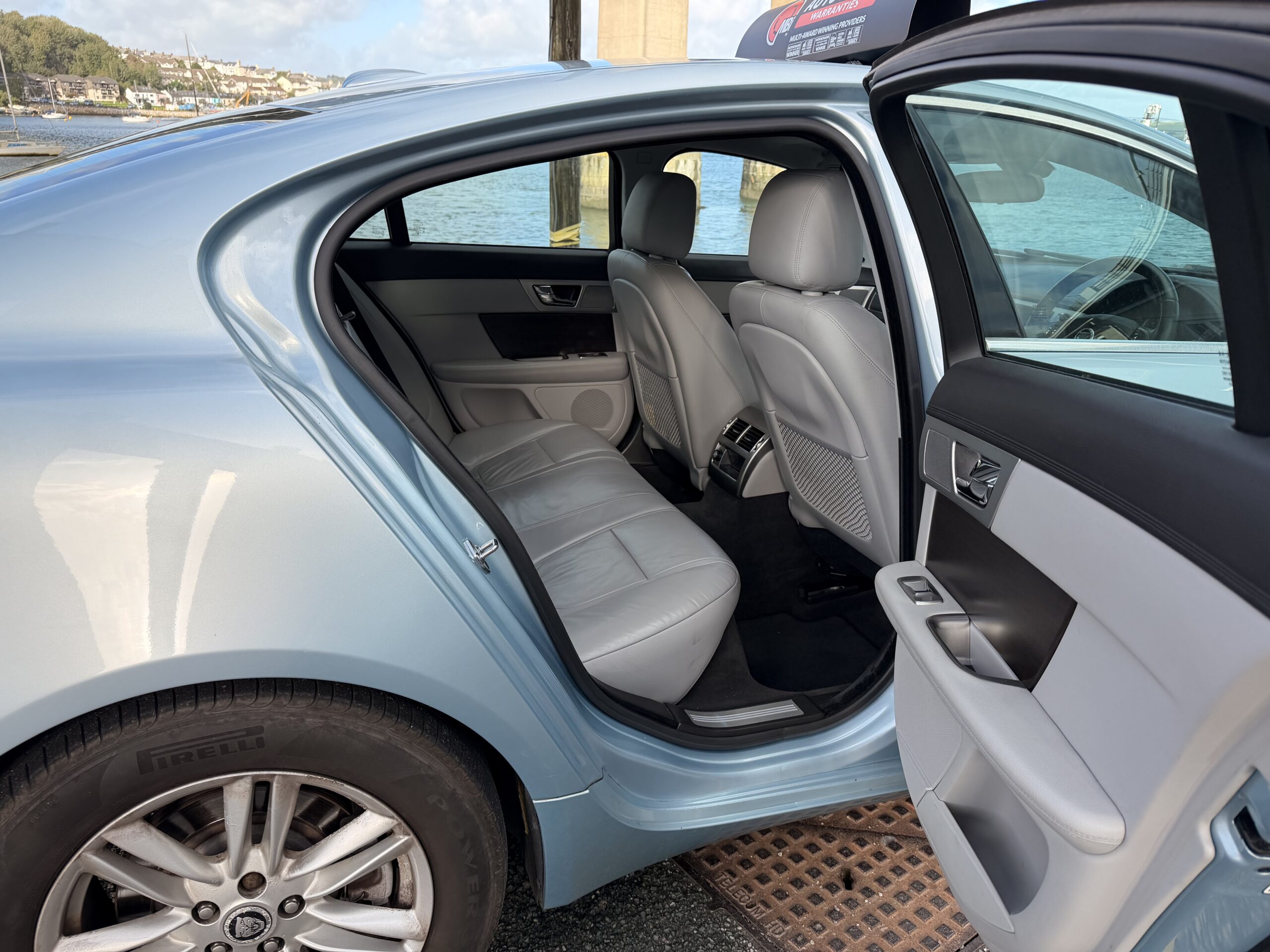 
								JAGUAR XF 3.0d V6 Luxury 4dr Auto full									
