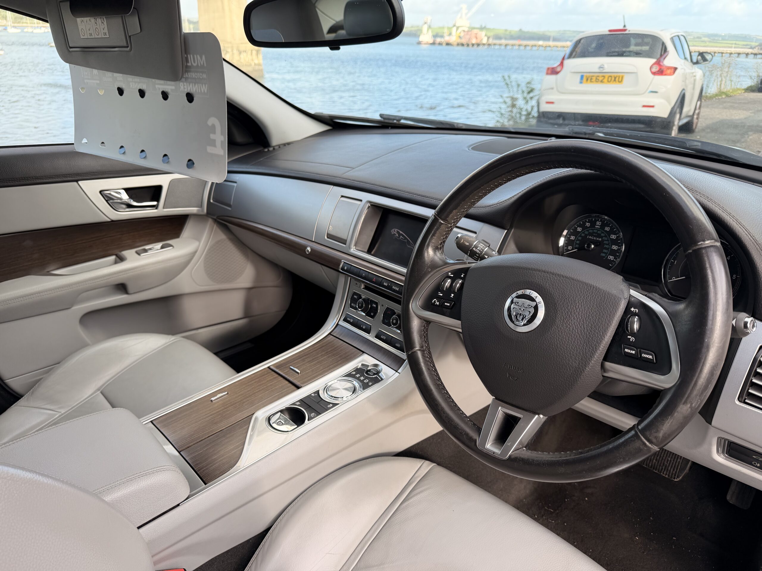 
								JAGUAR XF 3.0d V6 Luxury 4dr Auto full									