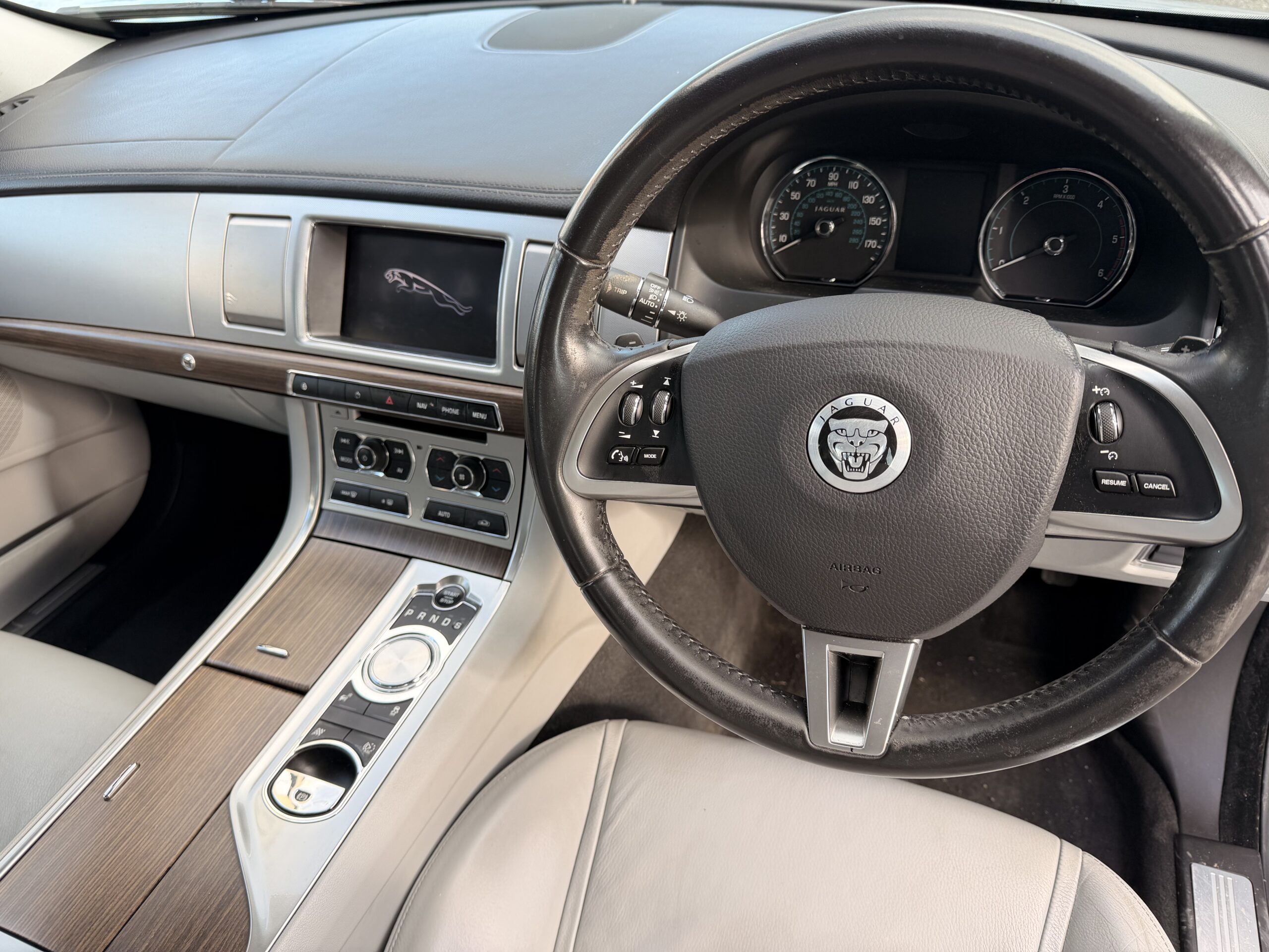 
								JAGUAR XF 3.0d V6 Luxury 4dr Auto full									