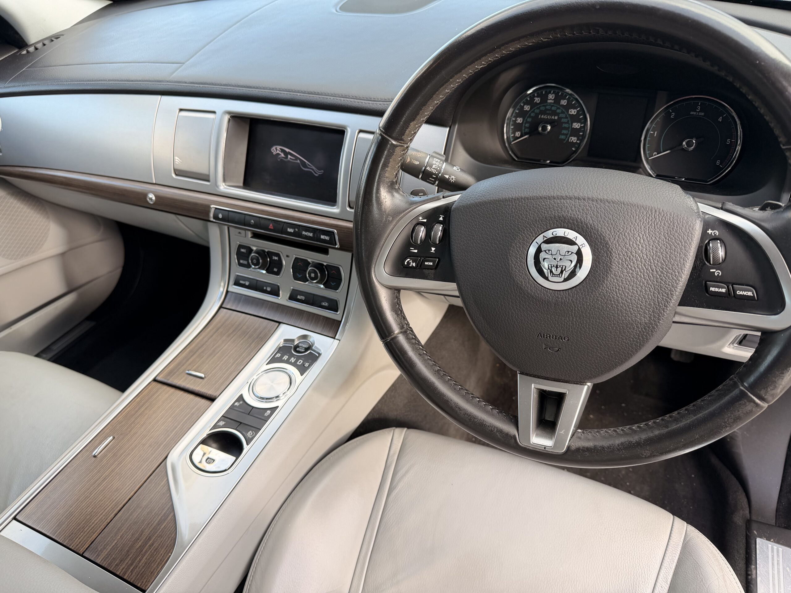 
								JAGUAR XF 3.0d V6 Luxury 4dr Auto full									