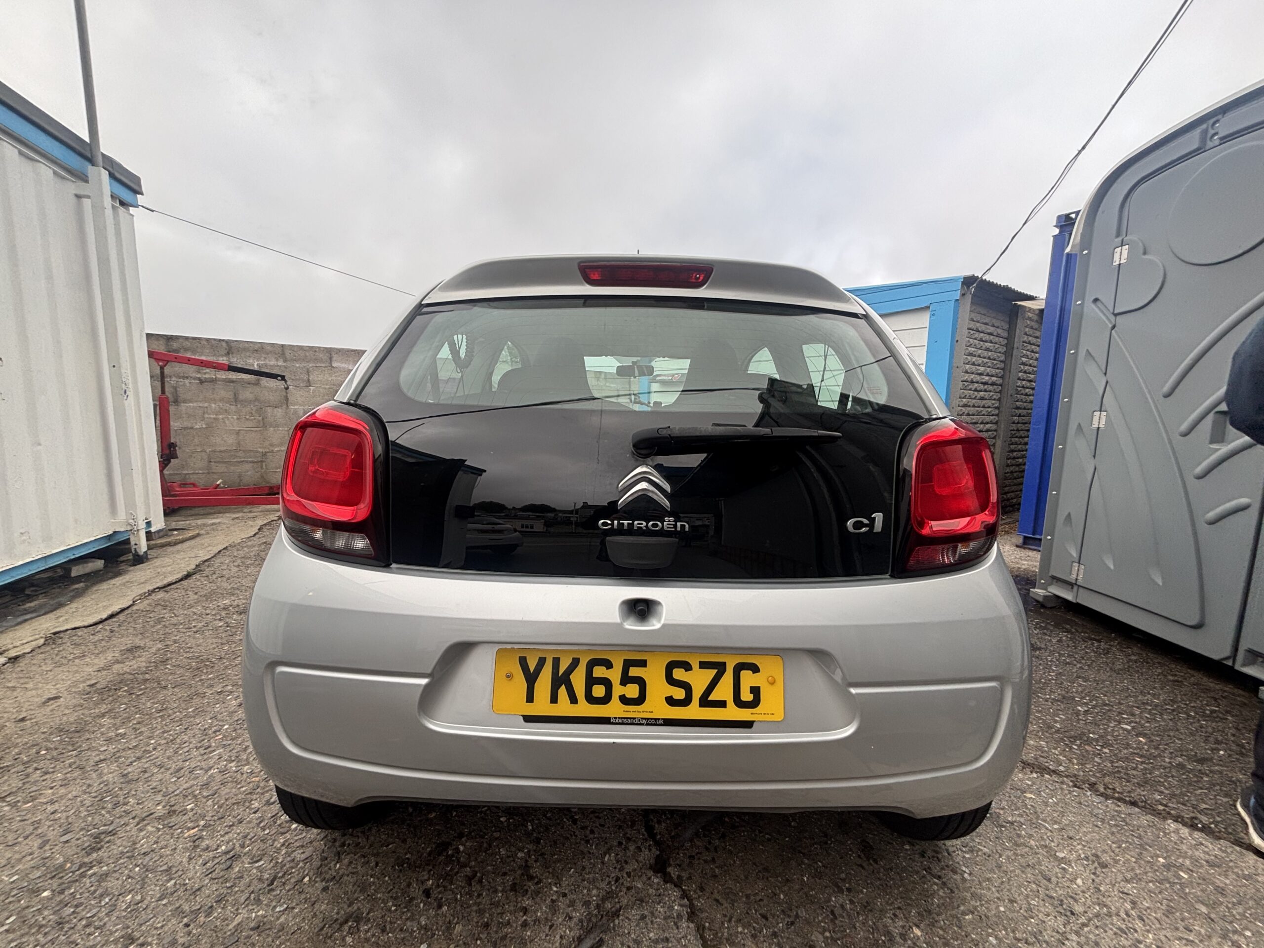 
								2015 CITROEN C1 10 VTi Feel 3dr full									