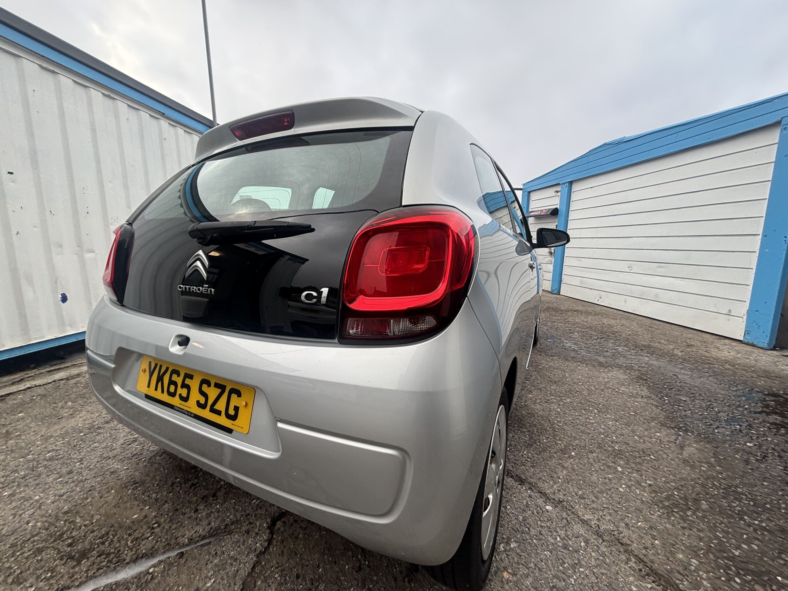 
								2015 CITROEN C1 10 VTi Feel 3dr full									