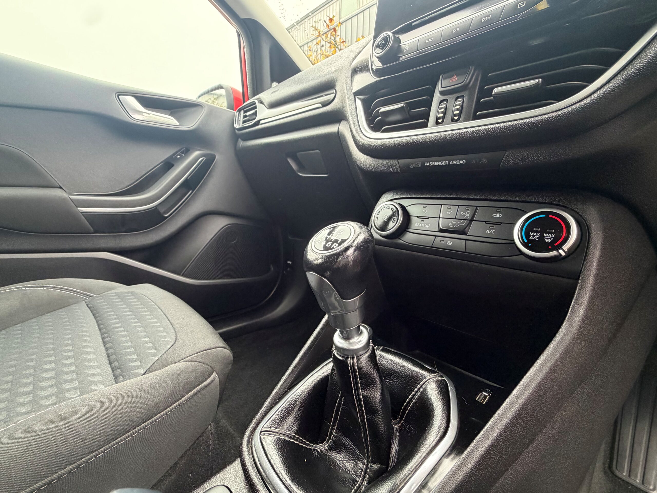 								FORD FIESTA 1.0 EcoBoost Zetec 5dr full									